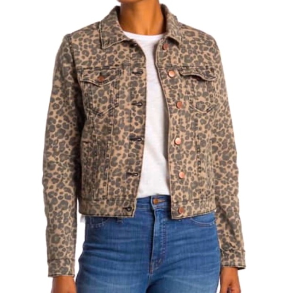 Fitted leopard print denim jacket